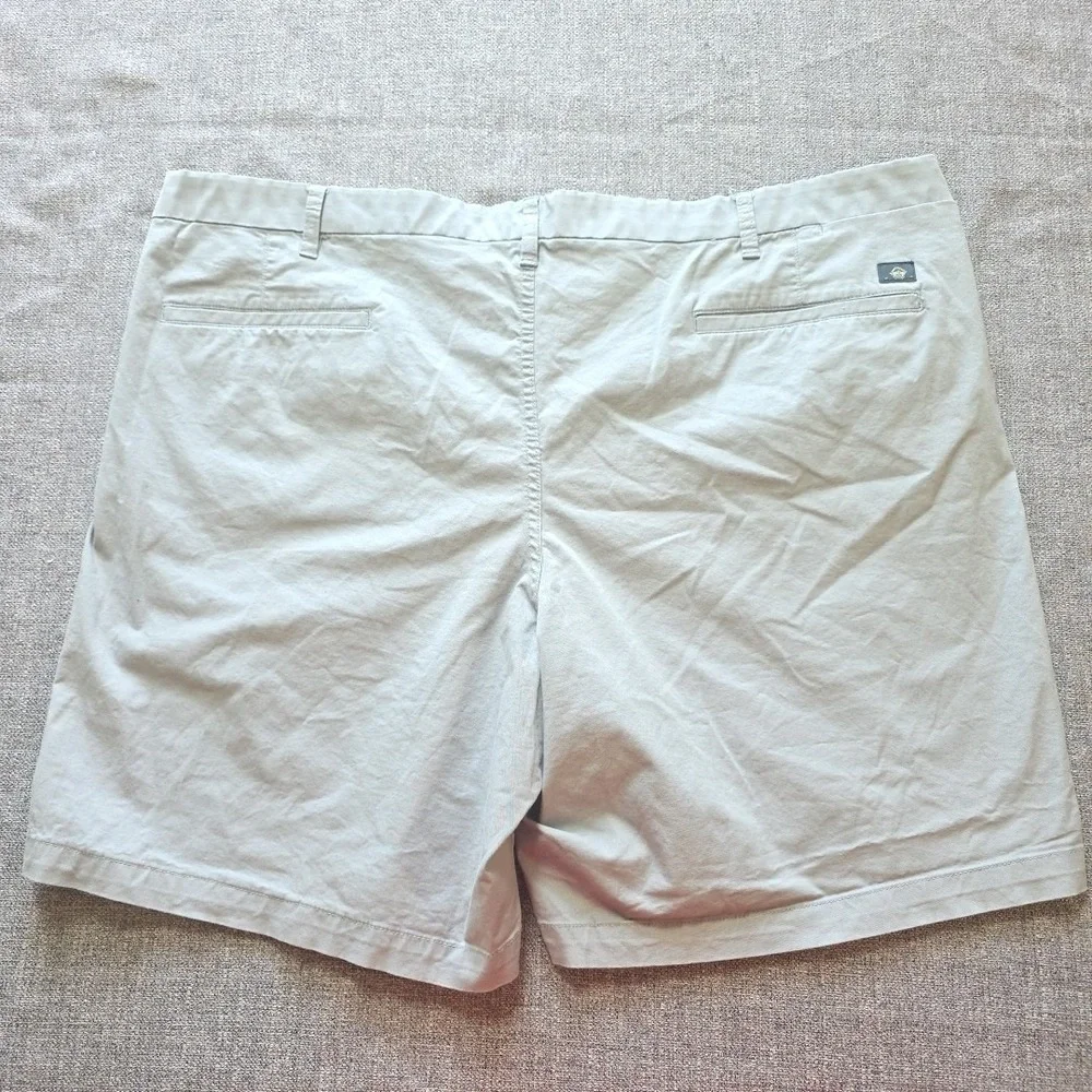 Dockers Gray Khaki Shorts Mens Size 48 Regular Supreme Flex Cotton Casual